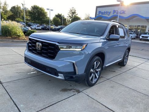 Used 2023 Honda Pilot Touring image 4