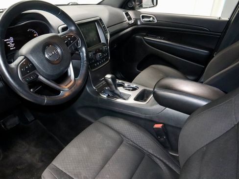 Used 2018 Jeep Grand Cherokee Laredo image 24