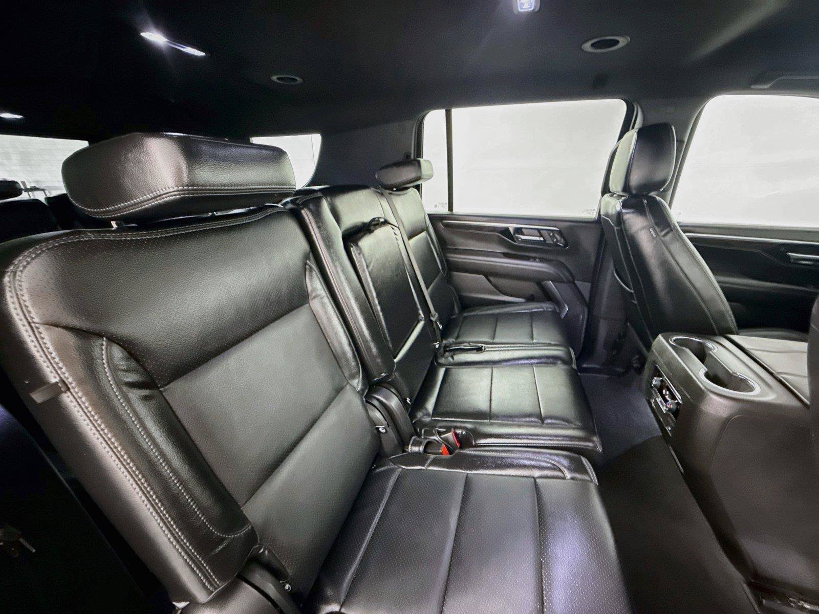 Used 2025 Chevrolet Suburban LS RWD image 12