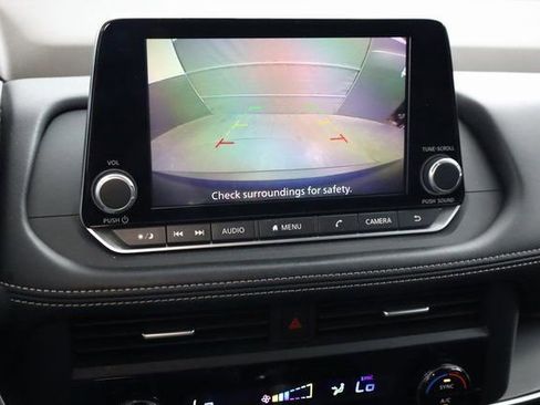 Used 2023 Nissan Rogue SV image 18