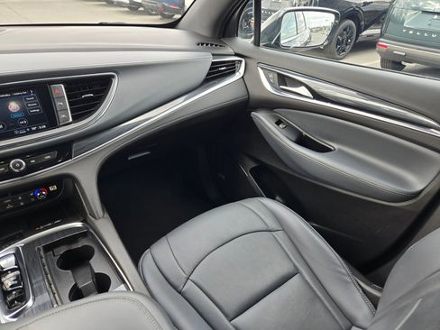 Used 2024 Buick Enclave Premium image 13