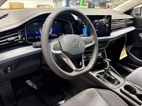 New 2026 Volkswagen Jetta SE FWD image 7