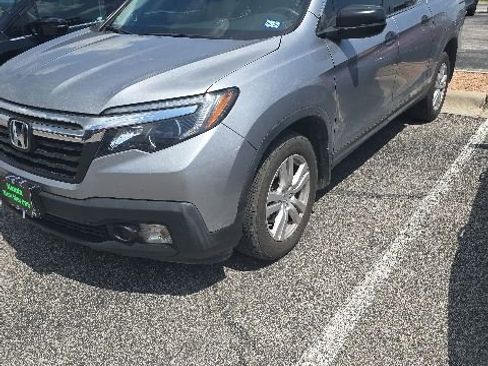 Used 2017 Honda Ridgeline RT image 3