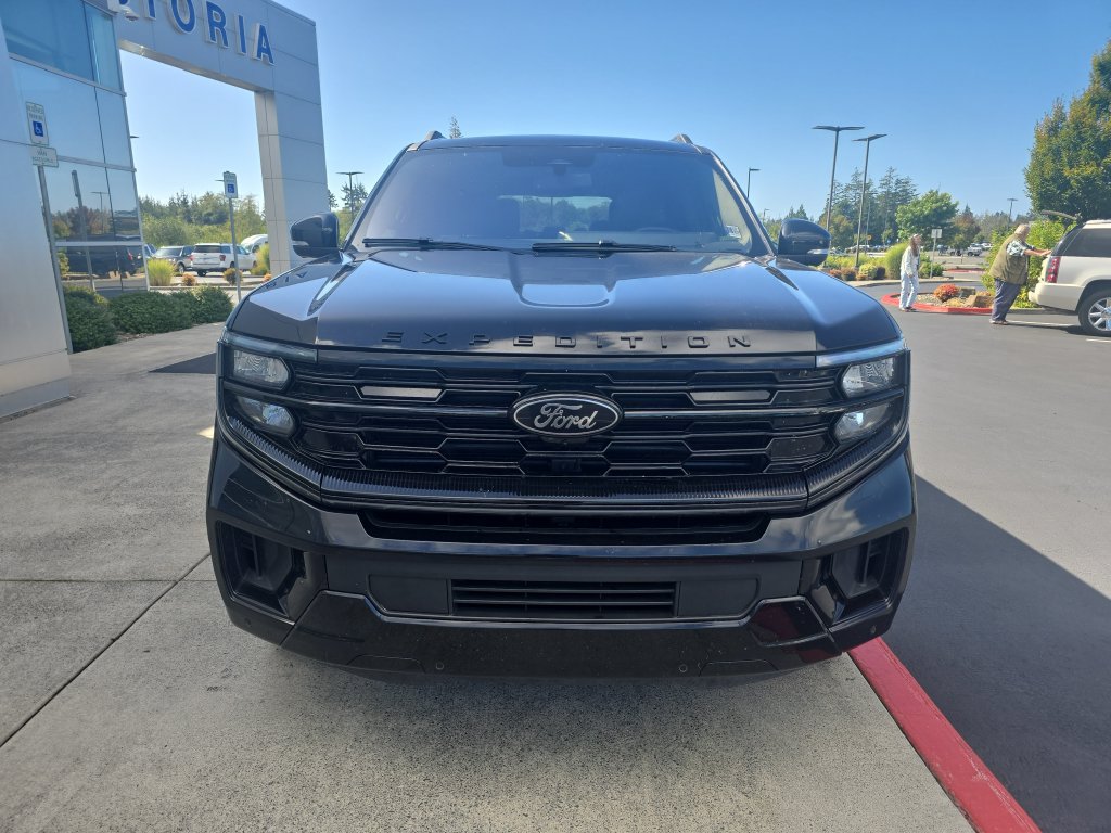Used 2025 Ford Expedition Max Platinum w/ Stealth Appearance Package AWD/4WD image 7