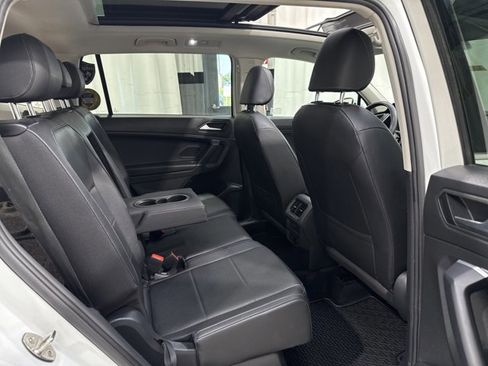 Used 2020 Volkswagen Tiguan SEL FWD image 32