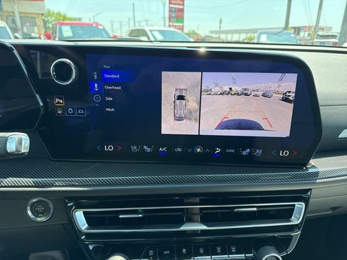 Used 2024 Chevrolet Traverse RS image 25