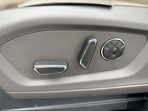 Used 2020 Ford Explorer Platinum w/ Premium Technology Package image 14