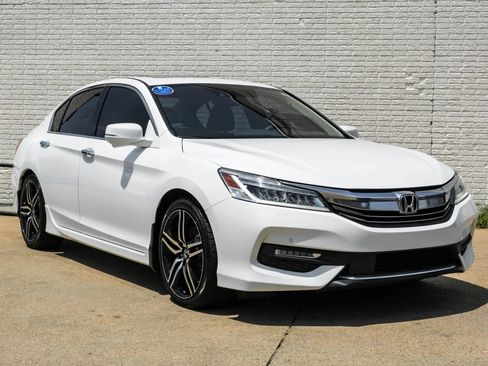 Used 2016 Honda Accord Touring image 6