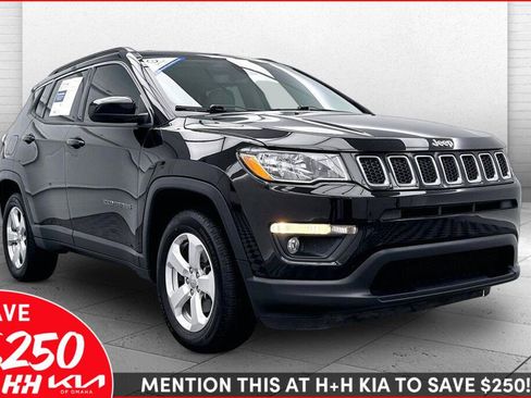 Used 2018 Jeep Compass Latitude w/ Cold Weather Group AWD/4WD image 1