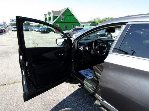 Used 2020 Nissan Murano SV image 16