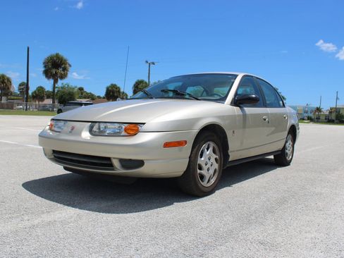 Used 2002 Saturn S-Series SL2 w/ SL2 Option Pkg 2 FWD image 2