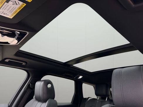 Used 2017 Land Rover Range Rover Sport HSE image 25