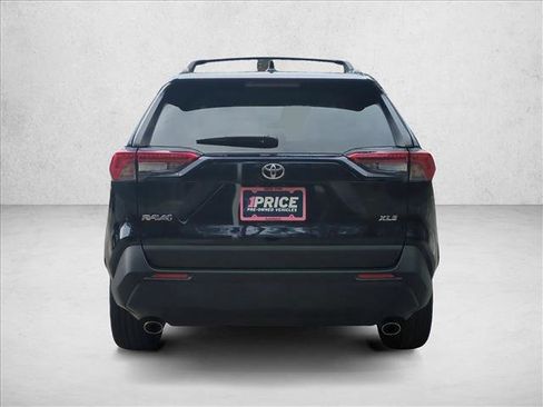 Used 2023 Toyota RAV4 XLE Premium image 7