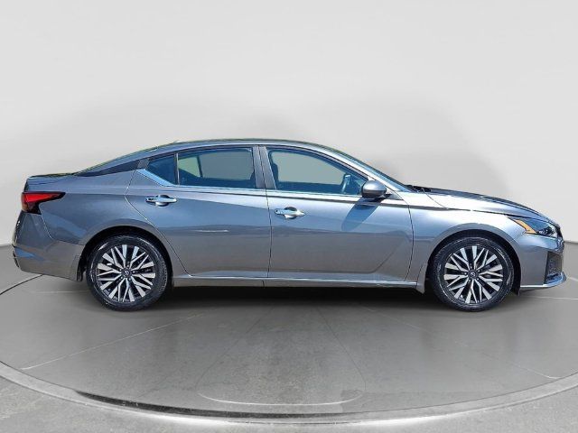 Used 2023 Nissan Altima 2.5 SV FWD image 9