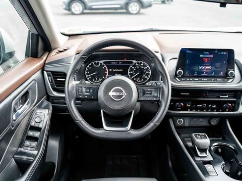 Used 2023 Nissan Rogue SV w/ SV Premium B Package FWD image 24