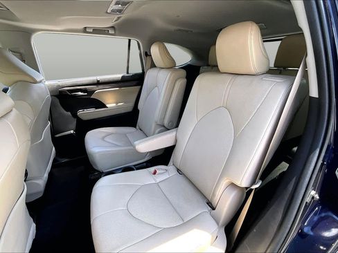 Used 2023 Toyota Highlander Limited FWD image 20