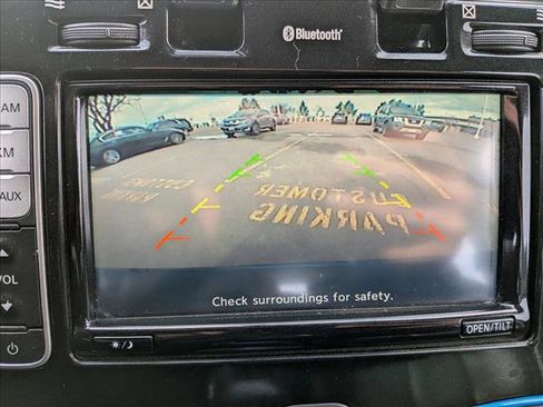 Used 2017 Nissan Leaf SL image 14