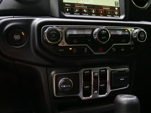 Used 2023 Jeep Gladiator Overland AWD/4WD image 13
