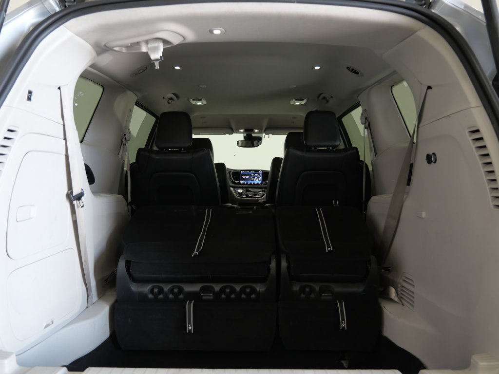 Used 2023 Chrysler Pacifica Touring-L FWD image 28