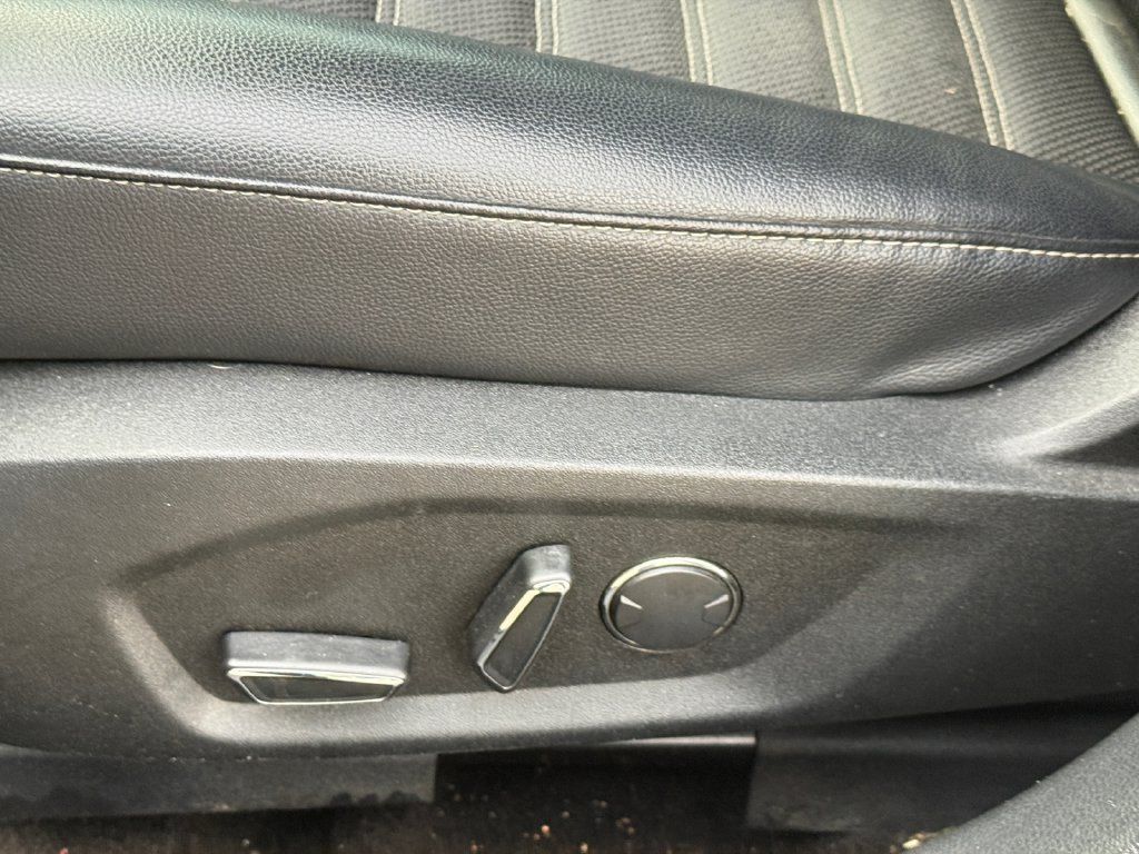 Used 2018 Ford Fusion SE w/ Equipment Group 201A FWD image 36