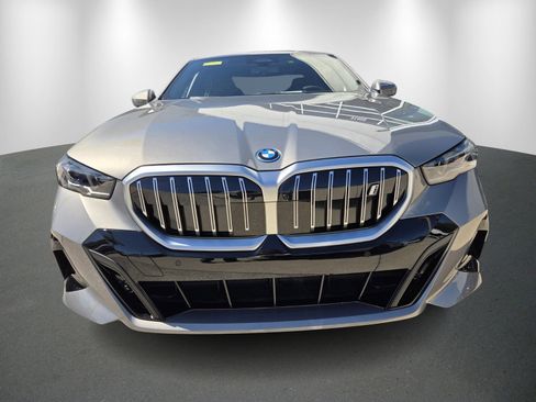 New 2026 BMW i5 eDrive40 w/ M Sport Package RWD image 2