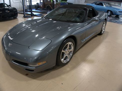 Used 2003 Chevrolet Corvette Convertible w/ Preferred Equipment Group1 RWD image 2
