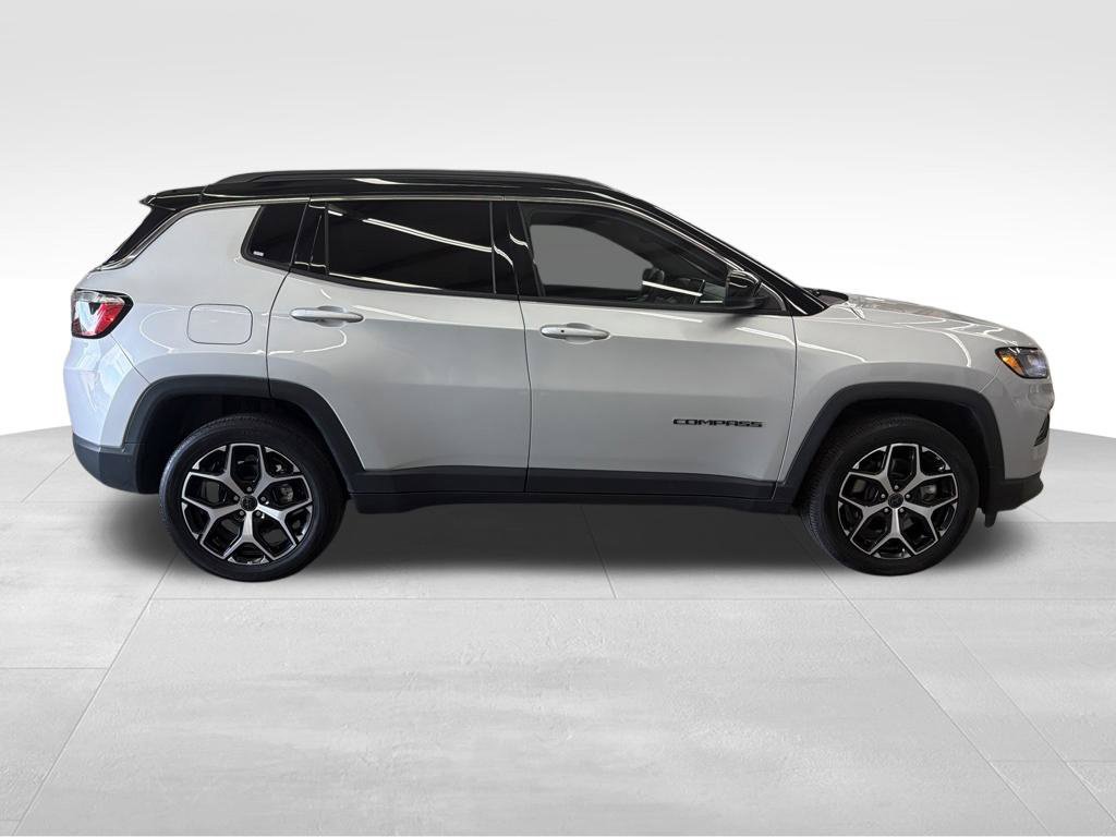 Used 2025 Jeep Compass Limited AWD/4WD image 16