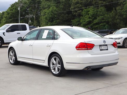 Used 2014 Volkswagen Passat TDI SE FWD image 5