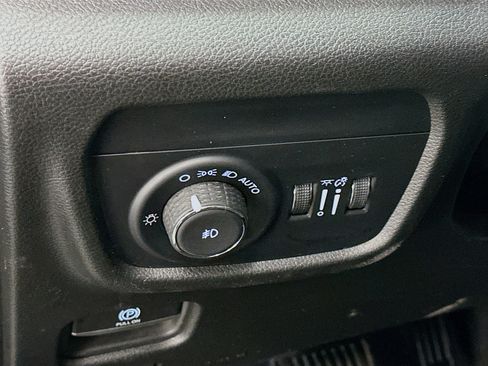 Used 2024 Jeep Grand Cherokee L Limited w/ Luxury Tech Group II image 17