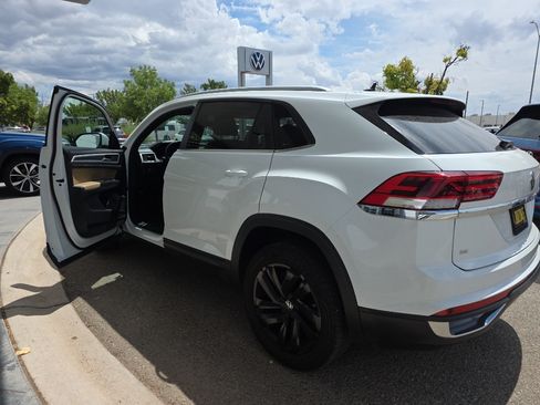 Used 2022 Volkswagen Atlas Cross Sport SE AWD/4WD image 4