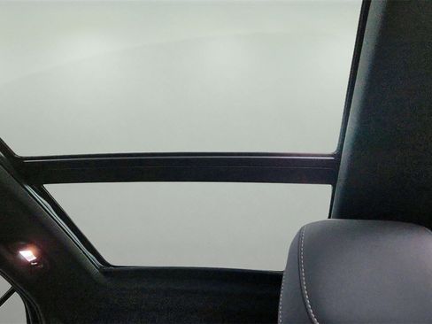 Used 2025 Cadillac XT4 Premium Luxury image 25