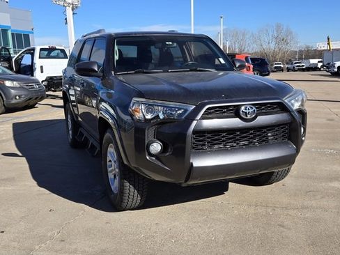 Used 2017 Toyota 4Runner SR5 image 9