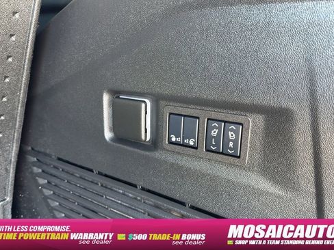 Used 2025 Chevrolet Tahoe High Country AWD/4WD image 21