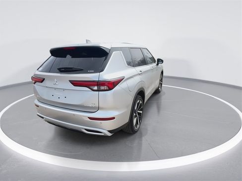 New 2025 Mitsubishi Outlander SE image 8