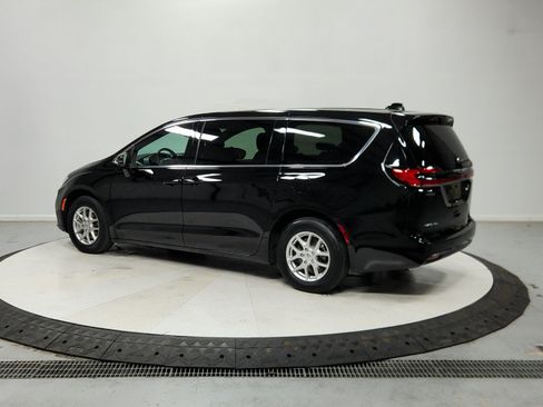 Used 2025 Chrysler Pacifica Select FWD image 7