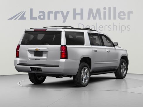 Used 2020 Chevrolet Suburban LT AWD/4WD image 2