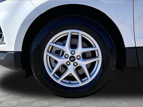 Certified 2023 Ford Edge SEL w/ Convenience Package AWD/4WD image 9