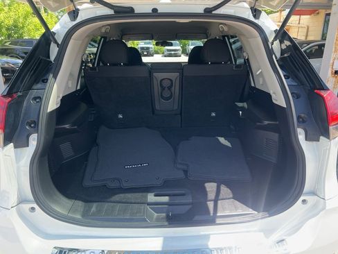 Used 2017 Nissan Rogue SV AWD/4WD image 11