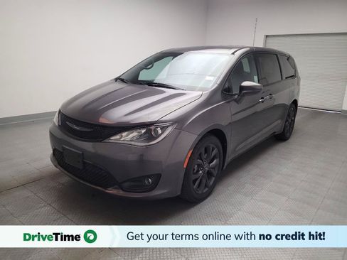 Used 2020 Chrysler Pacifica Touring w/ S Appearance Package FWD image 1