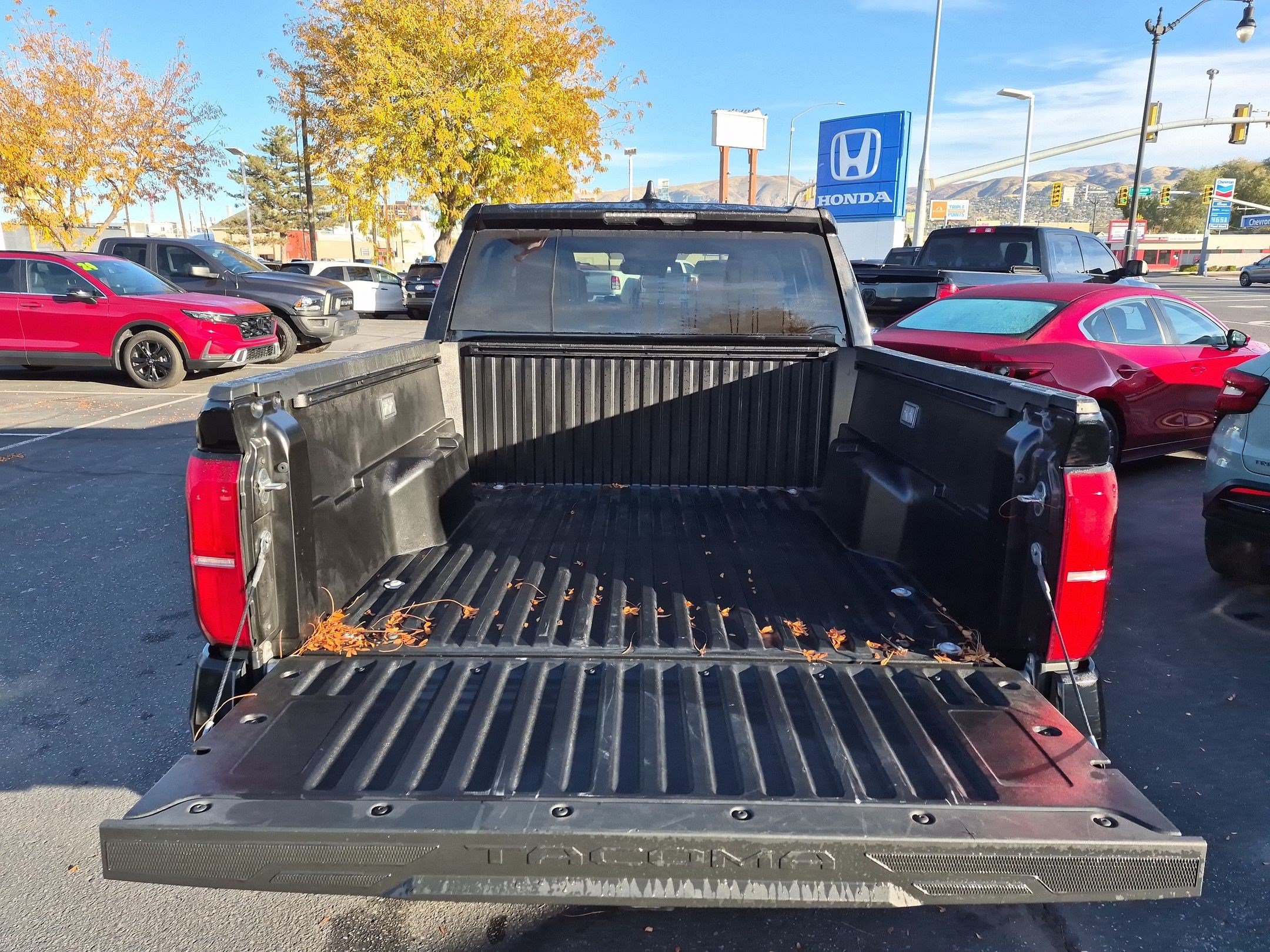 Used 2025 Toyota Tacoma SR5 AWD/4WD image 28