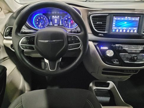 Used 2021 Chrysler Voyager LX FWD image 22