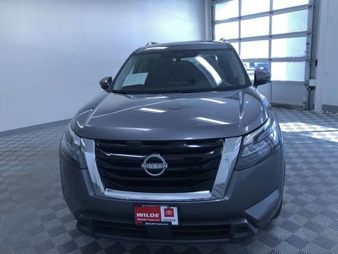 Used 2025 Nissan Pathfinder SV image 15