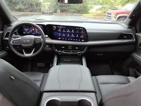 Certified 2025 Chevrolet Suburban Z71 w/ Z71 Off-Road Package AWD/4WD image 22
