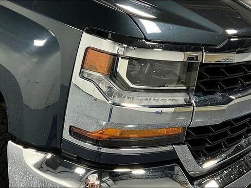 Used 2018 Chevrolet Silverado 1500 LT w/ All Star Edition image 28