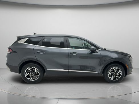 Used 2024 Kia Sportage LX AWD/4WD image 4