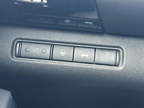 Used 2025 Nissan Pathfinder SV image 12