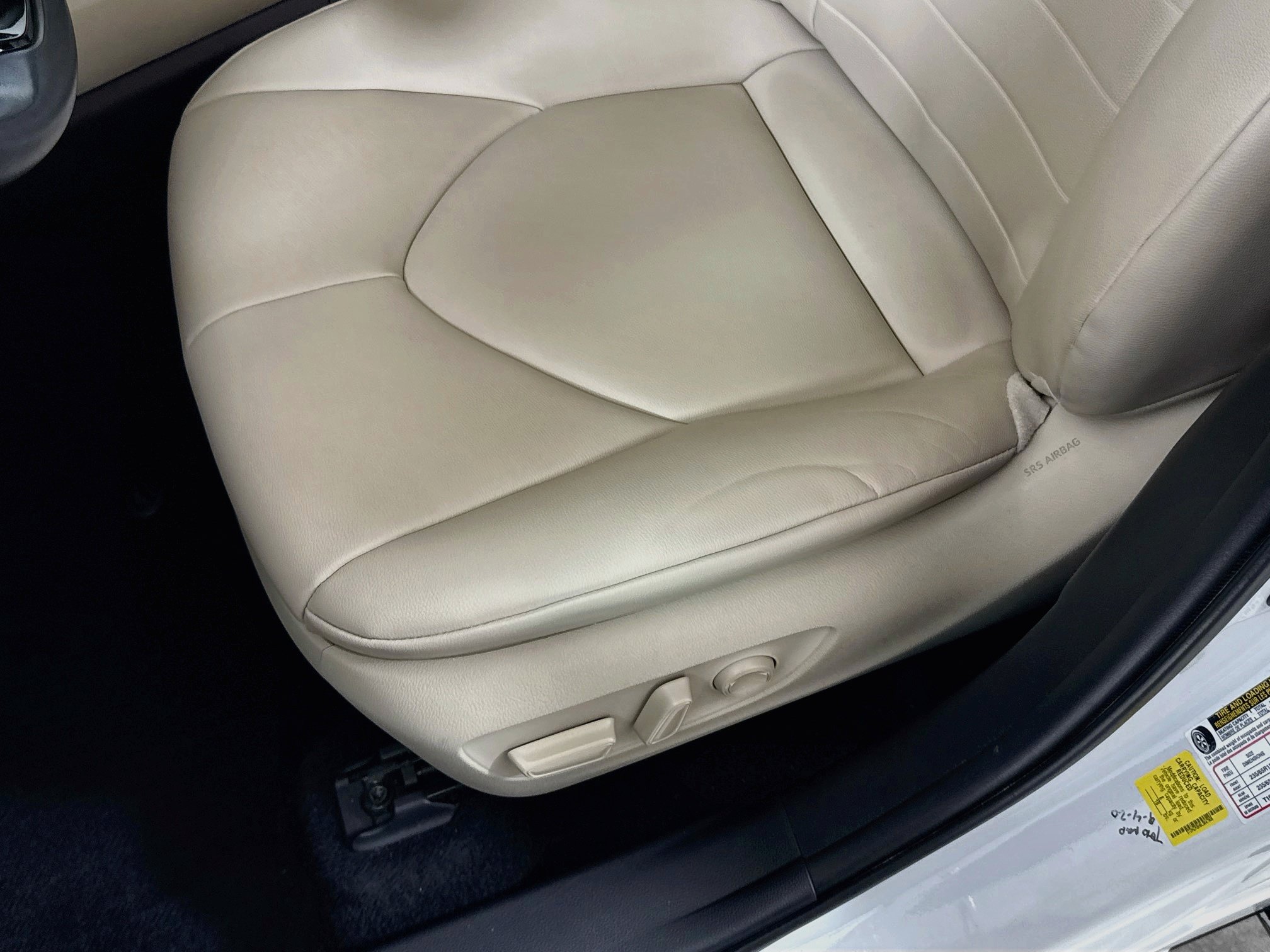 Used 2020 Toyota Highlander XLE AWD/4WD image 21