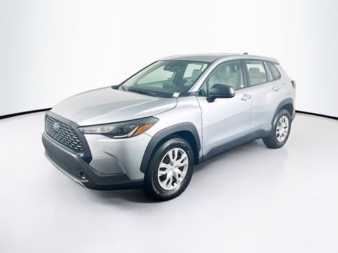 Used 2024 Toyota Corolla Cross L image 3