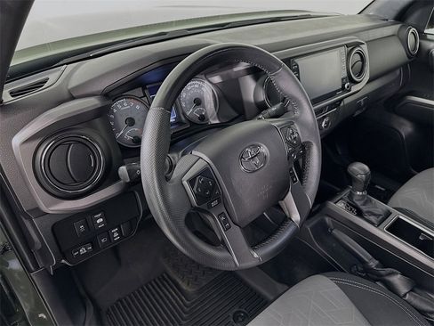 Used 2021 Toyota Tacoma TRD Off-Road image 17