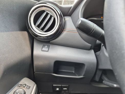 Used 2019 Nissan Kicks FWD image 19